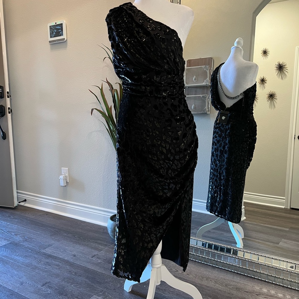 DUNDAS x REVOLVE Hendrix Midi Dress in Black - Picture 14 of 15
